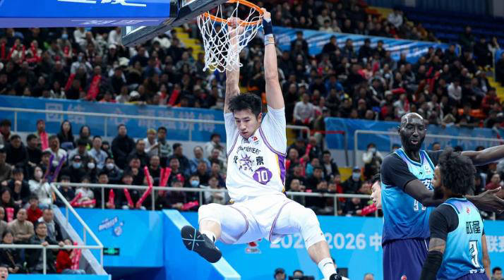 赛地聚焦——CBA季后赛国际比赛日热度飙升，托特纳姆门线救险，质疑声仍在，阵容厚度经受考验的简单介绍